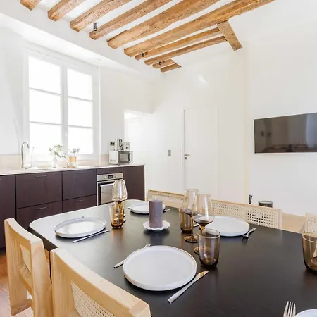 Superb In The Heart Of The Marais Apartment *